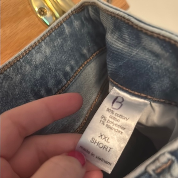 ‼️5/25  Maurices Light Blue Jeans XXL Short - Picture 3 of 4